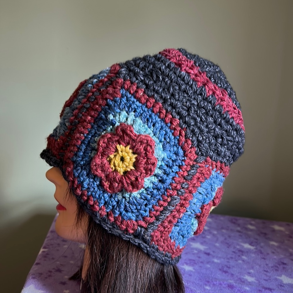 Crochet flowers beanie medium wool blend beautiful new - Picture 1 of 11